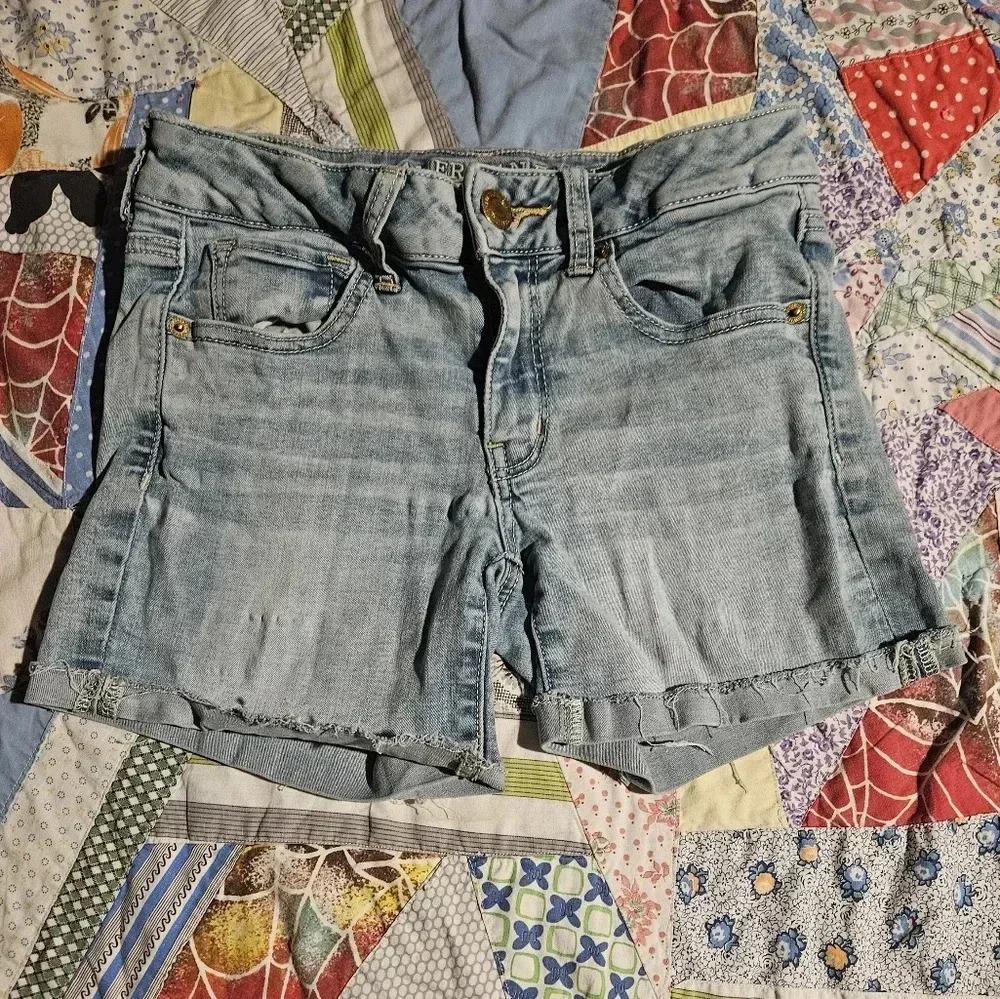 American eagle super stretch midi cuffed shorts. Size 6
